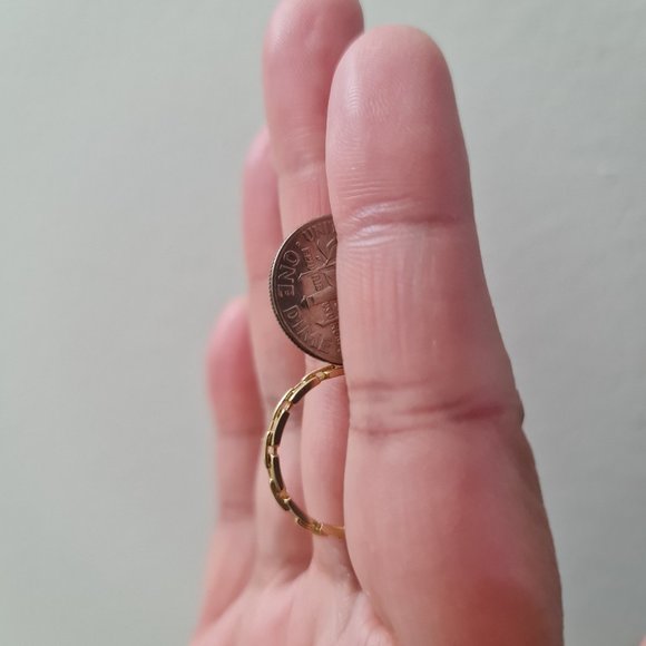 Gold ring - Picture 13 of 16